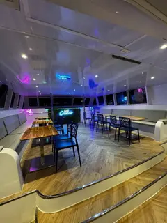 Réveillon - Catamarã até 65 pessoas 7
